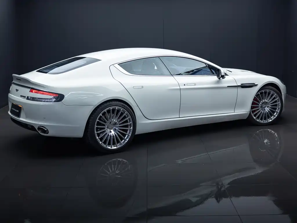 Aston Martin Rapide — миниатюра 6