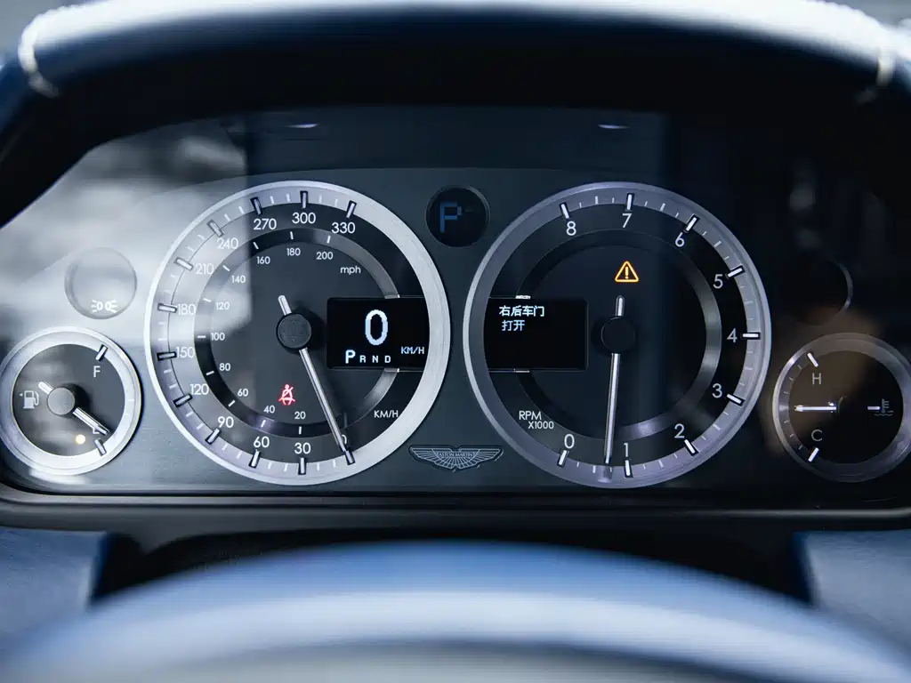 Aston Martin Rapide — миниатюра 23