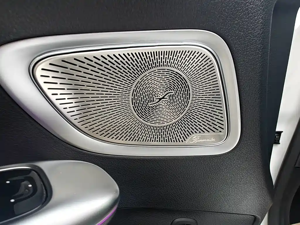 Mercedes-Benz C-Class — миниатюра 12