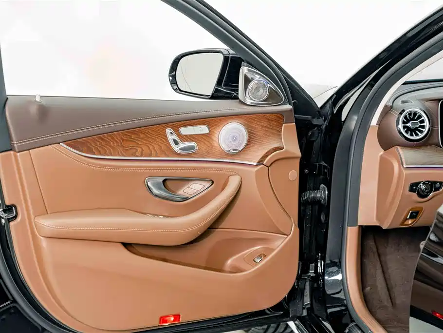 Mercedes-Benz E-Class — миниатюра 15