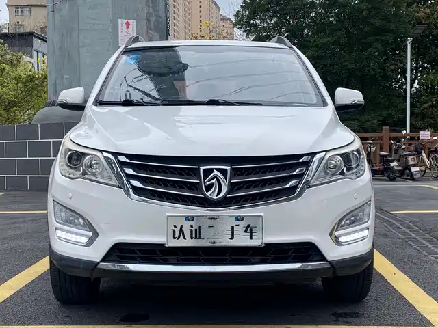 BAOJUN 560 2016
