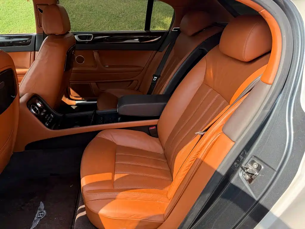 Bentley Flying Spur — миниатюра 12