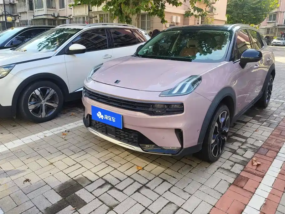 Lynk & Co 06