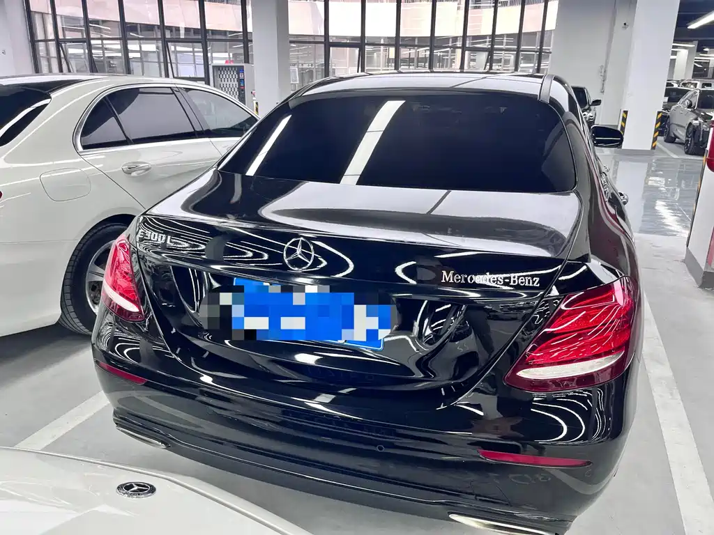 Mercedes-Benz E-Class — миниатюра 13