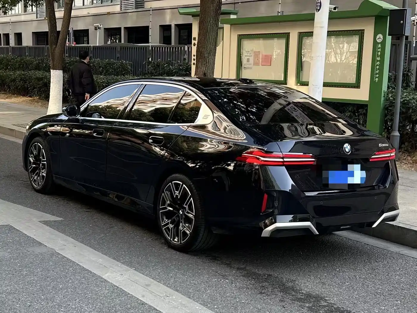 BMW 5 series 2025 Черный из Китая, фото 3