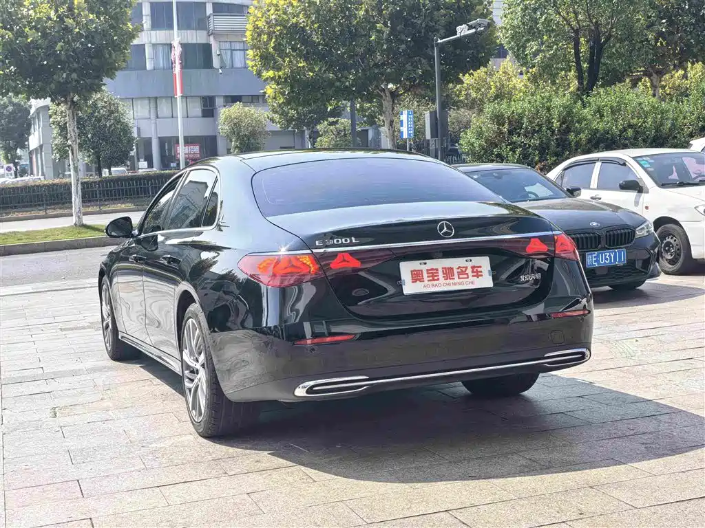 Mercedes-Benz E-Class — миниатюра 9