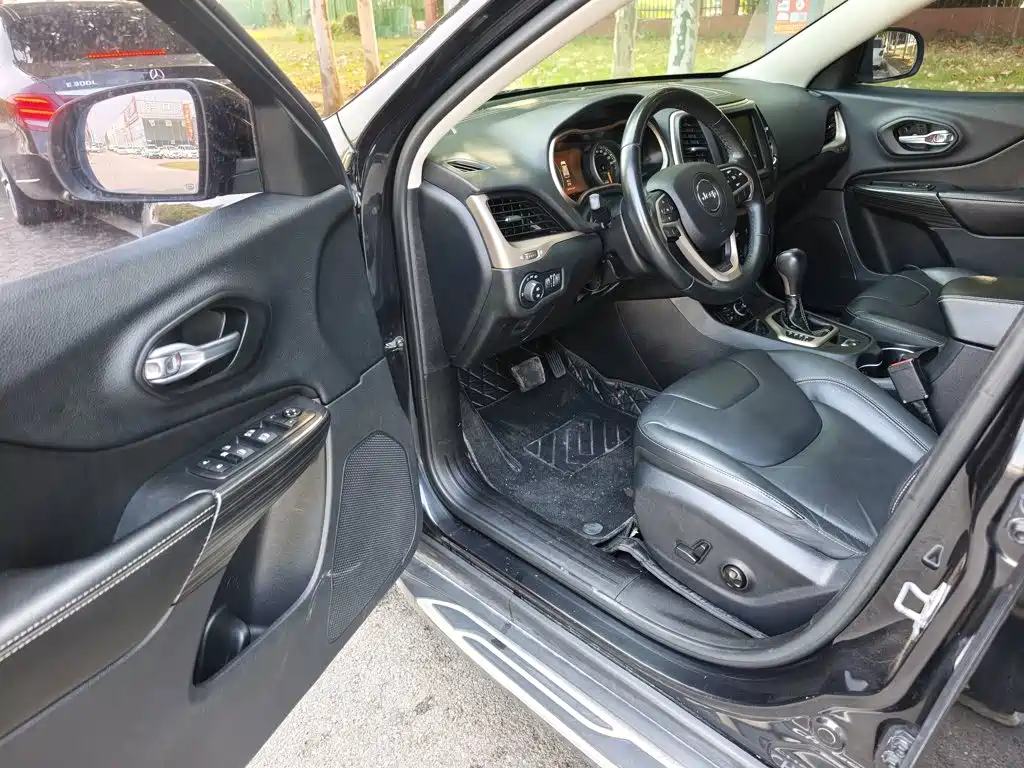 Jeep Cherokee — миниатюра 16