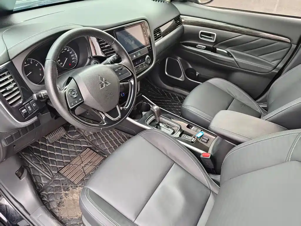 MITSUBISHI OUTLANDER