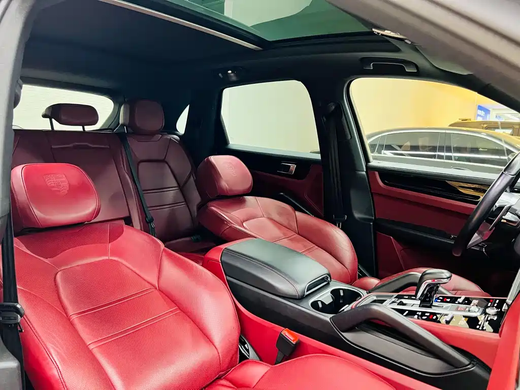 Porsche Cayenne — миниатюра 13