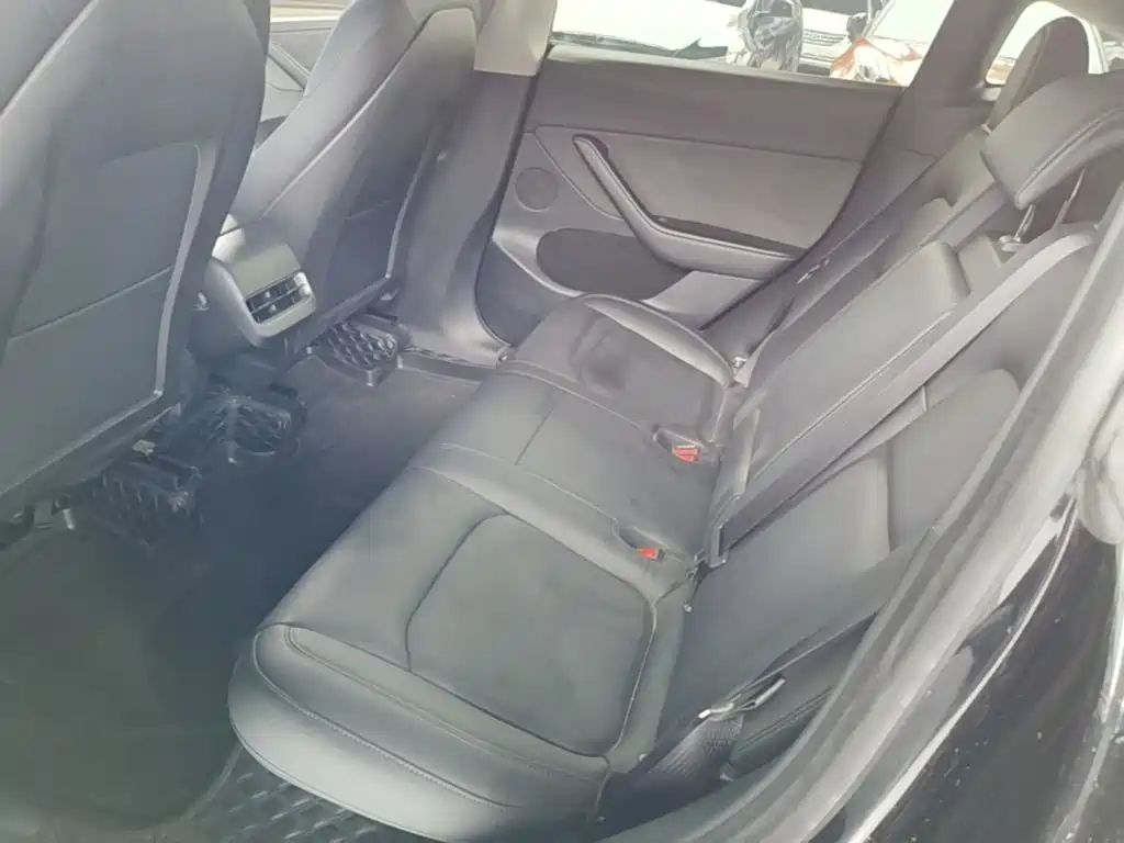 Tesla Model Y — миниатюра 17
