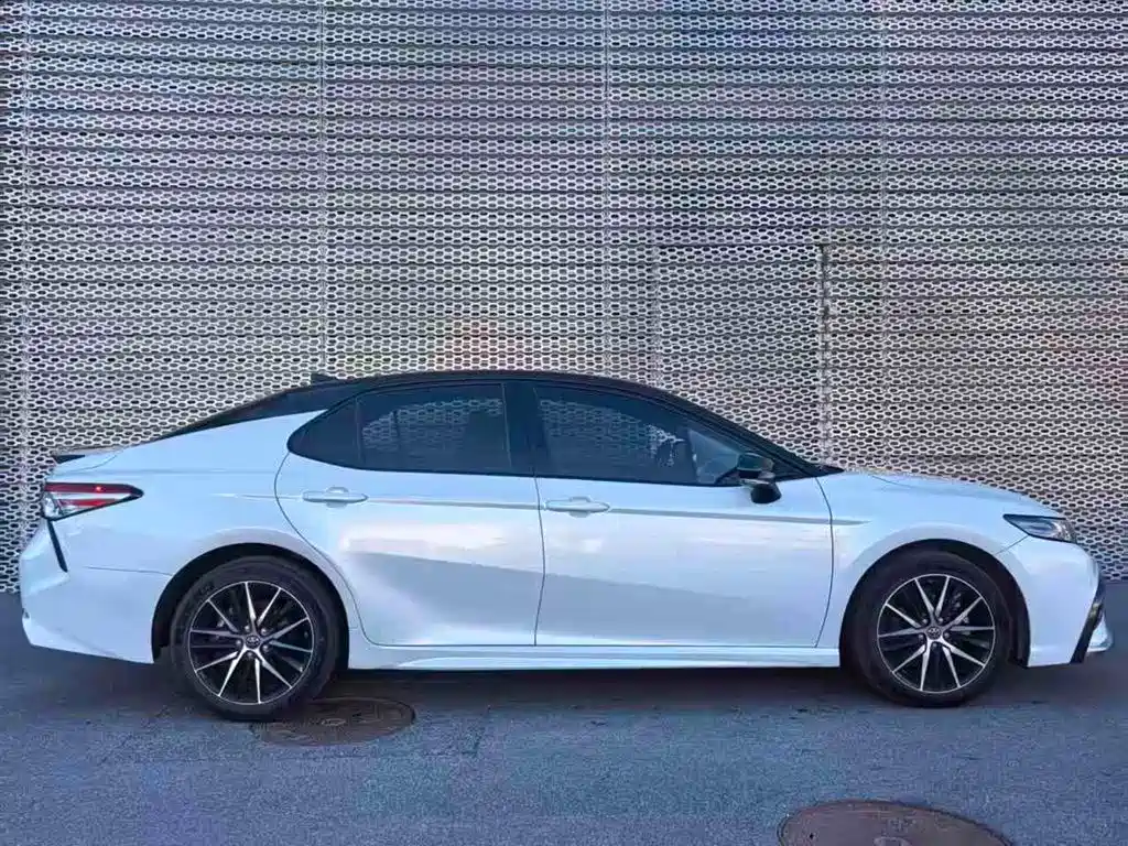 Toyota Camry — миниатюра 9