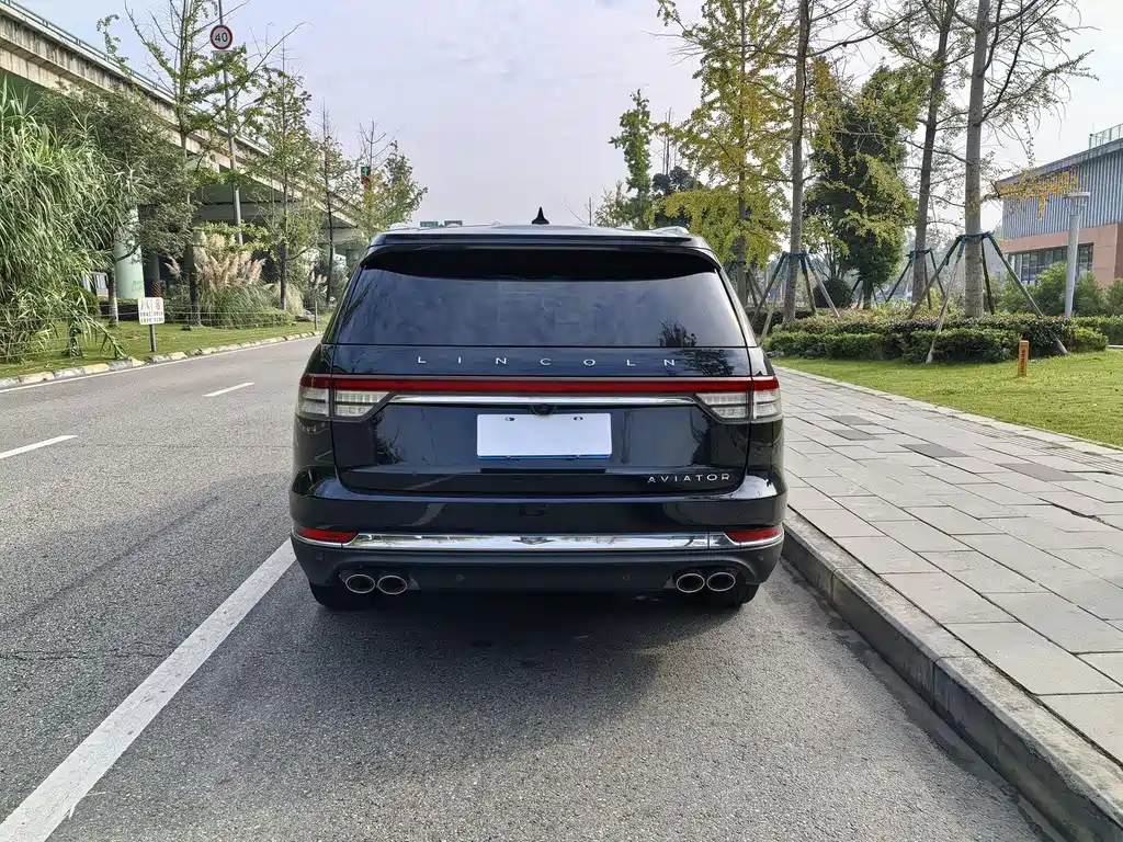 Lincoln Aviator — миниатюра 19