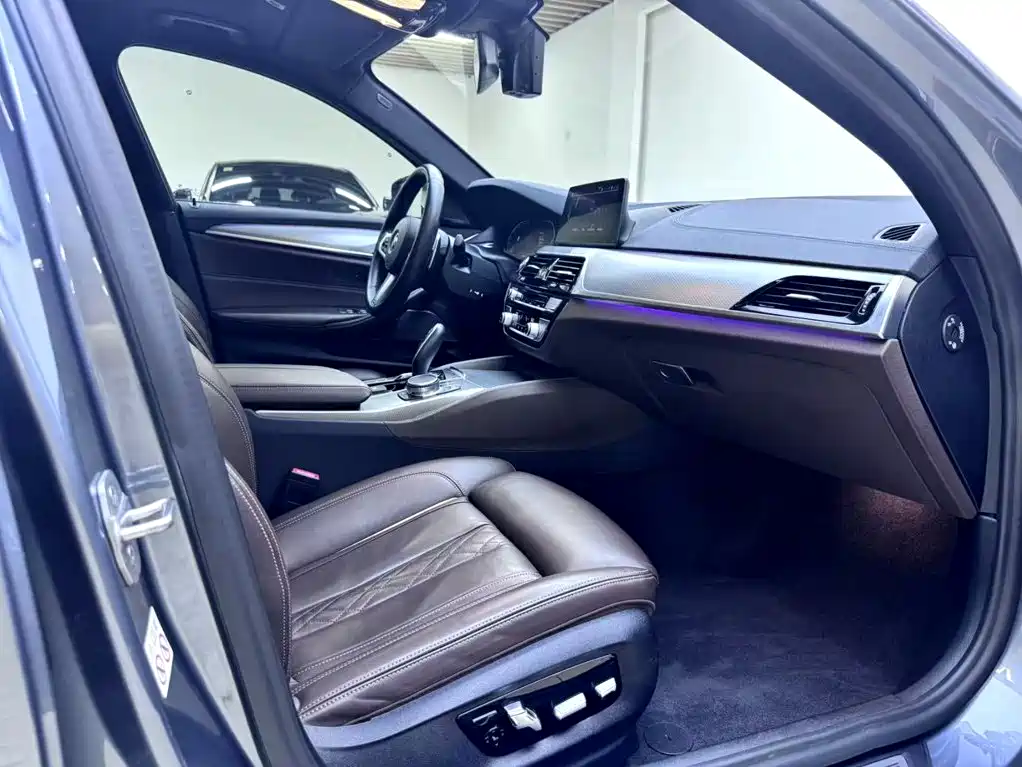BMW 5 Series (Import) — миниатюра 11
