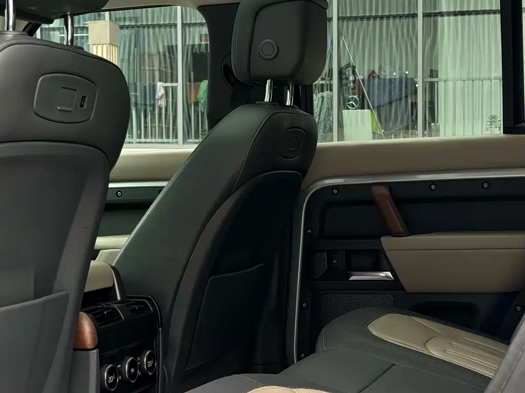 Land Rover Defender — миниатюра 6