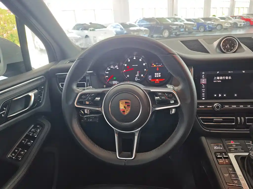 Porsche Macan — миниатюра 9