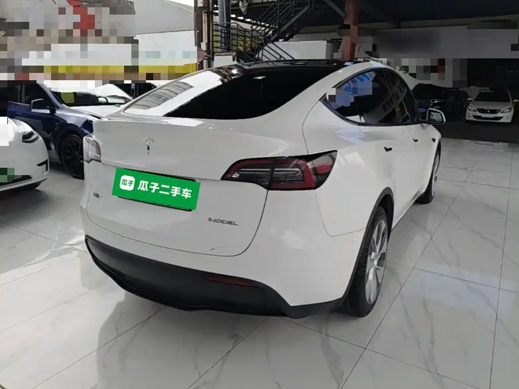 Tesla Model Y — миниатюра 7