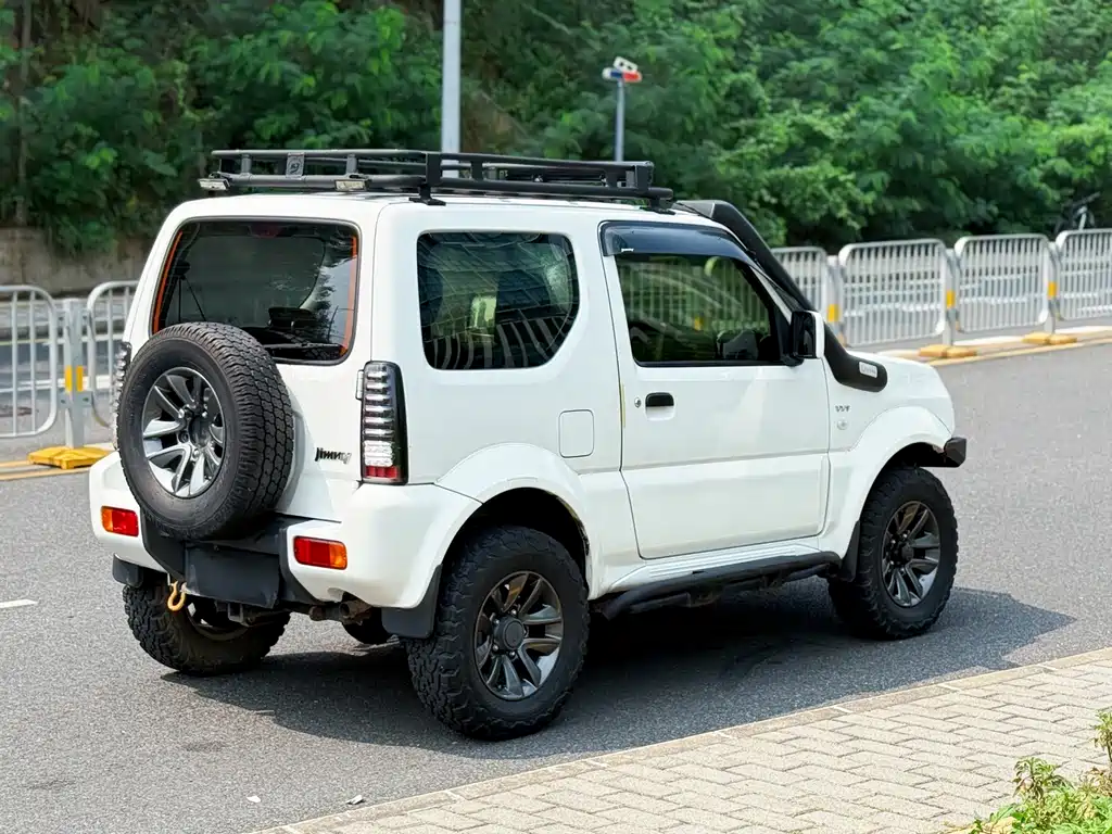 Suzuki Jimny — миниатюра 10