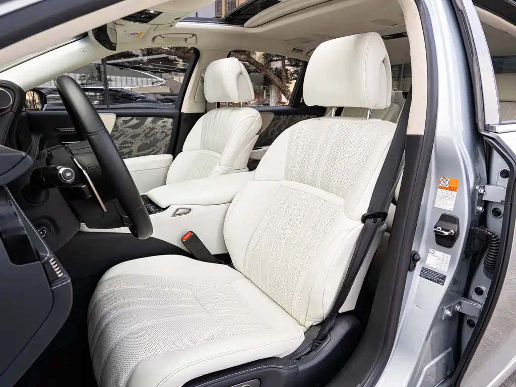 Lexus LS — миниатюра 11