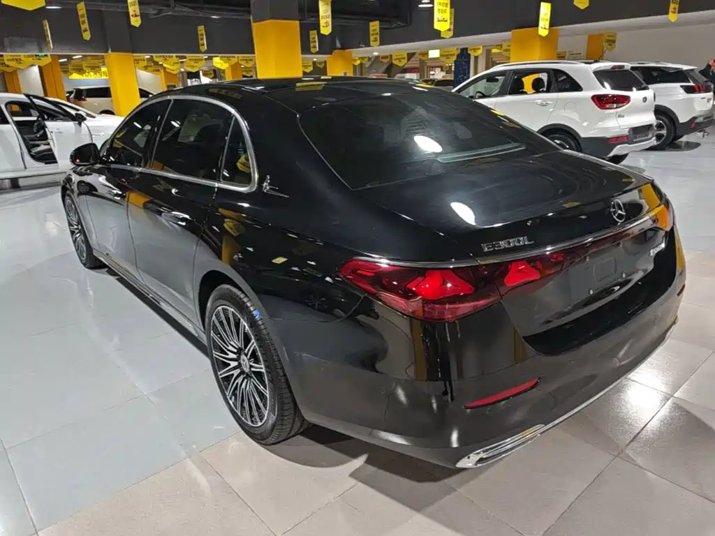 Mercedes-Benz E-Class — миниатюра 5