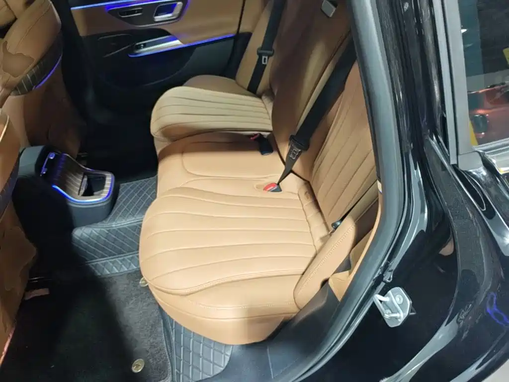 Mercedes-Benz E-Class — миниатюра 17