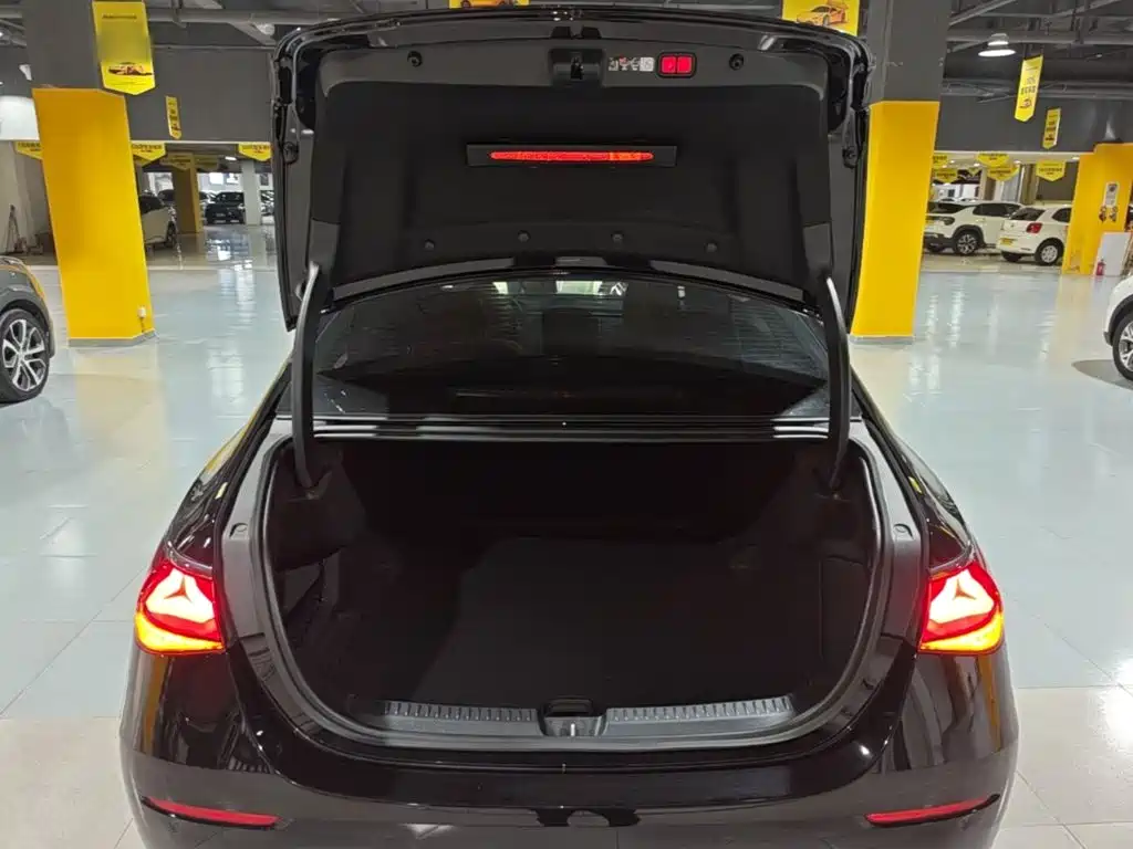 Mercedes-Benz E-Class — миниатюра 19
