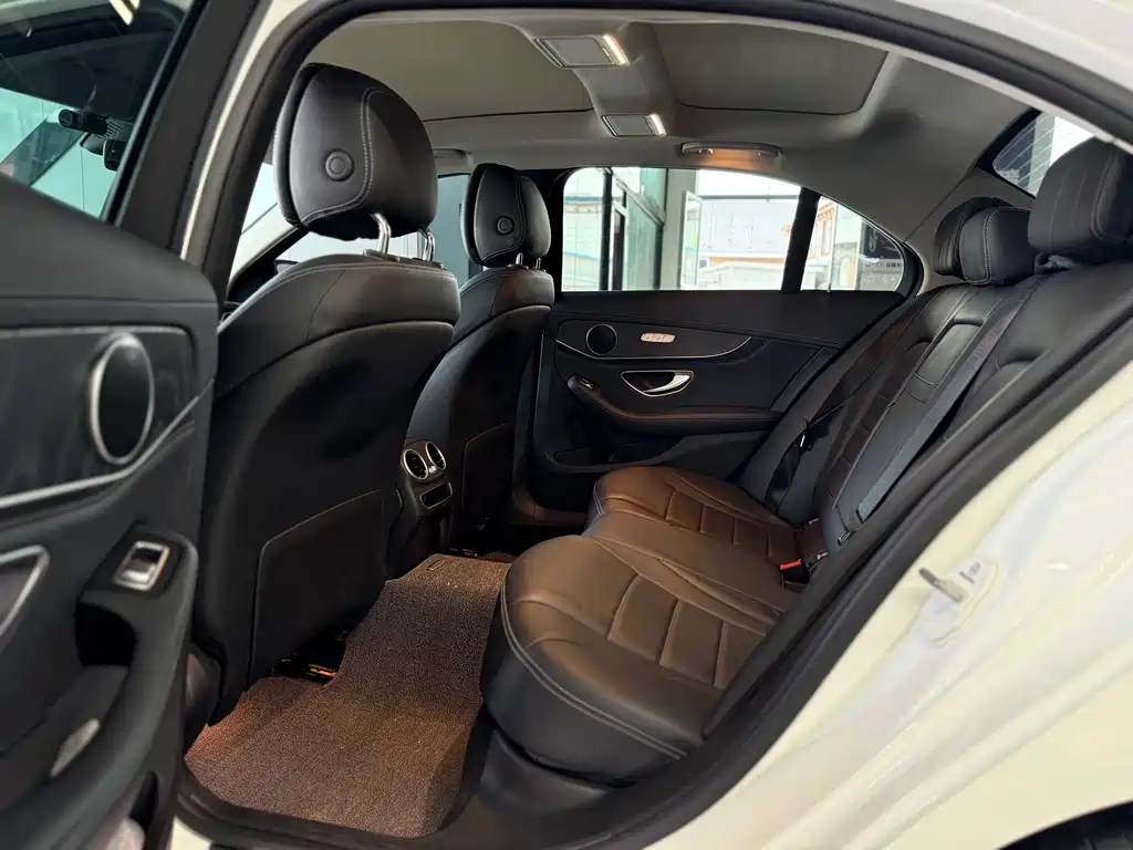 Mercedes-Benz C-Class — миниатюра 14