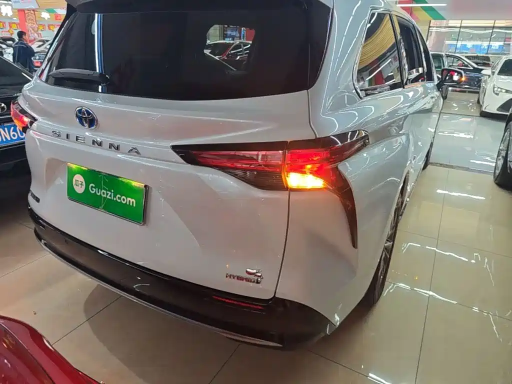 Toyota Sienna — миниатюра 8