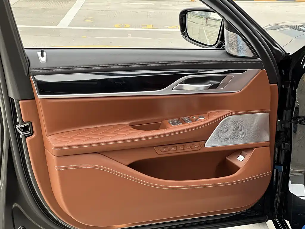 BMW 7 Series — миниатюра 14
