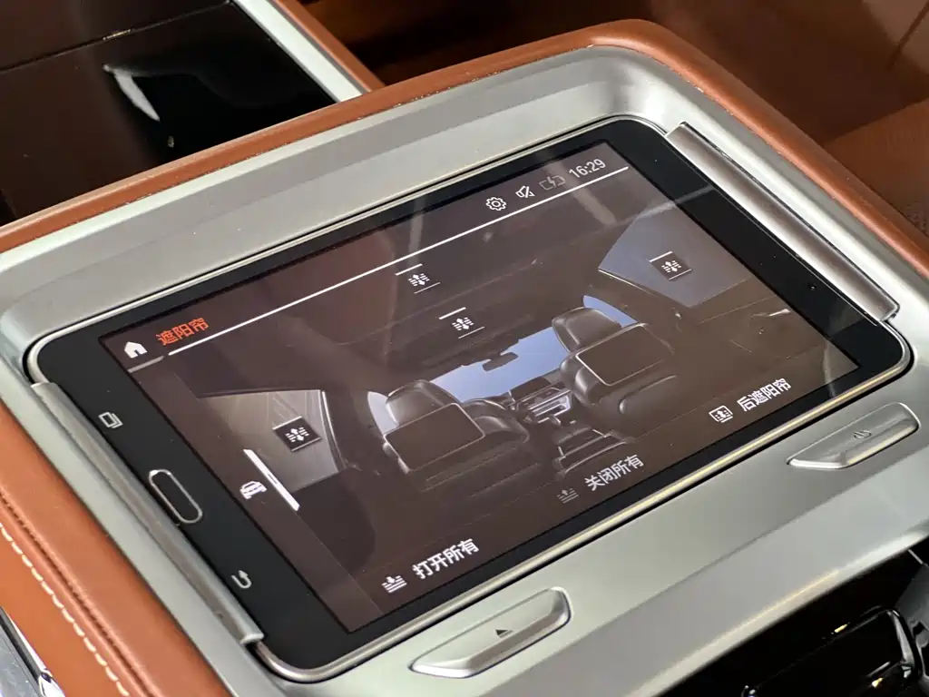 BMW 7 Series — миниатюра 21