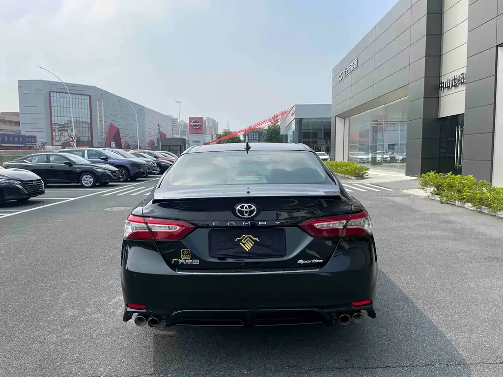Toyota Camry — миниатюра 8