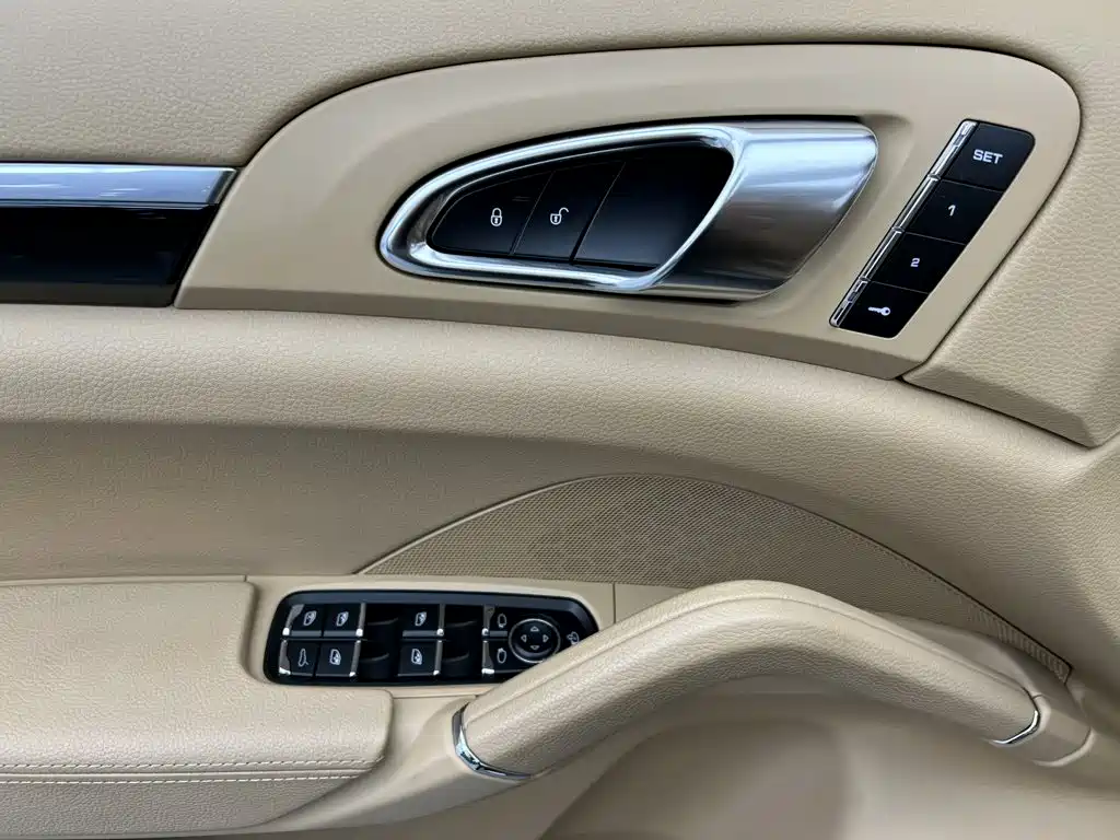 Porsche Cayenne — миниатюра 18