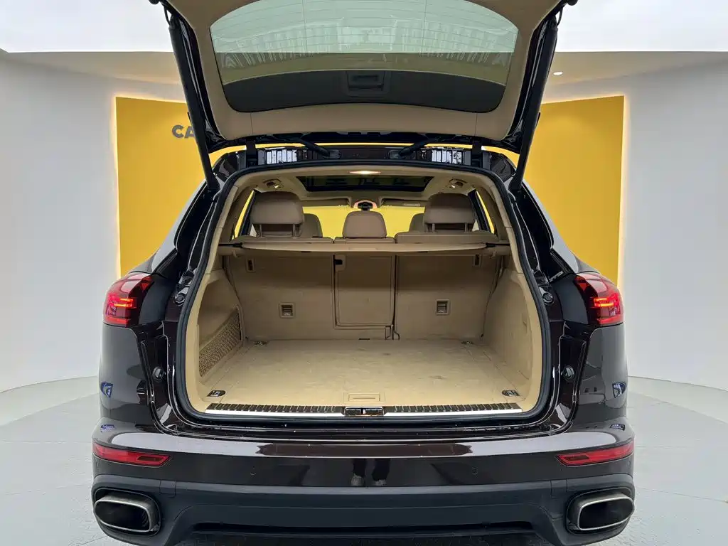 Porsche Cayenne — миниатюра 12