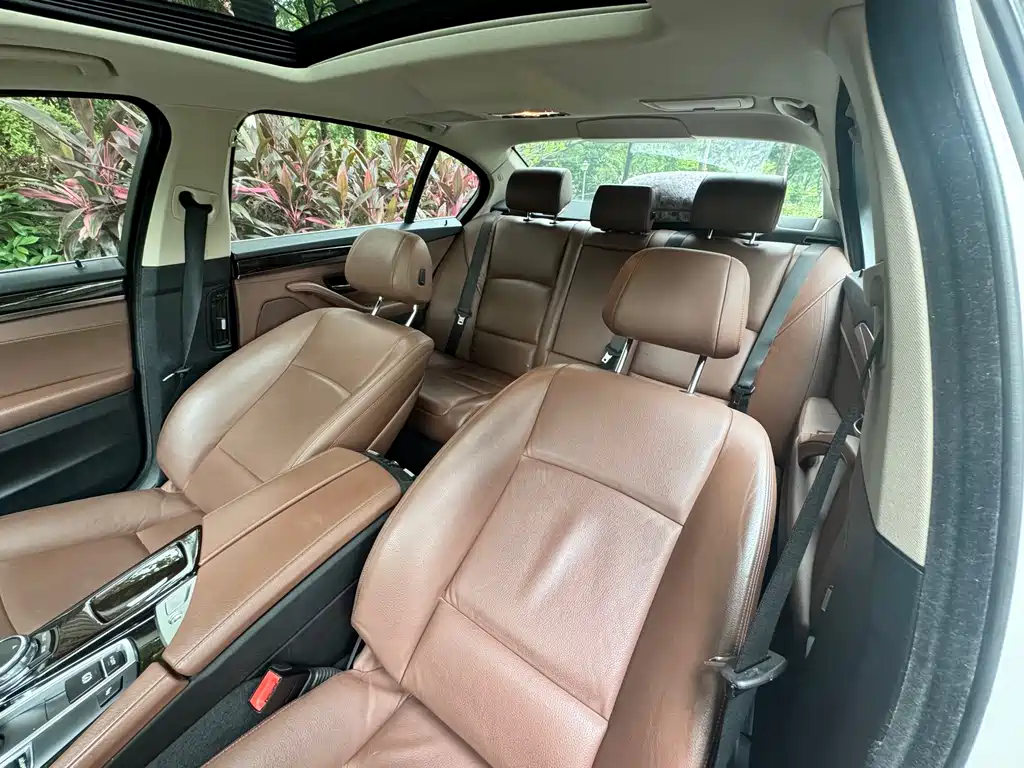 BMW 5 Series — миниатюра 13