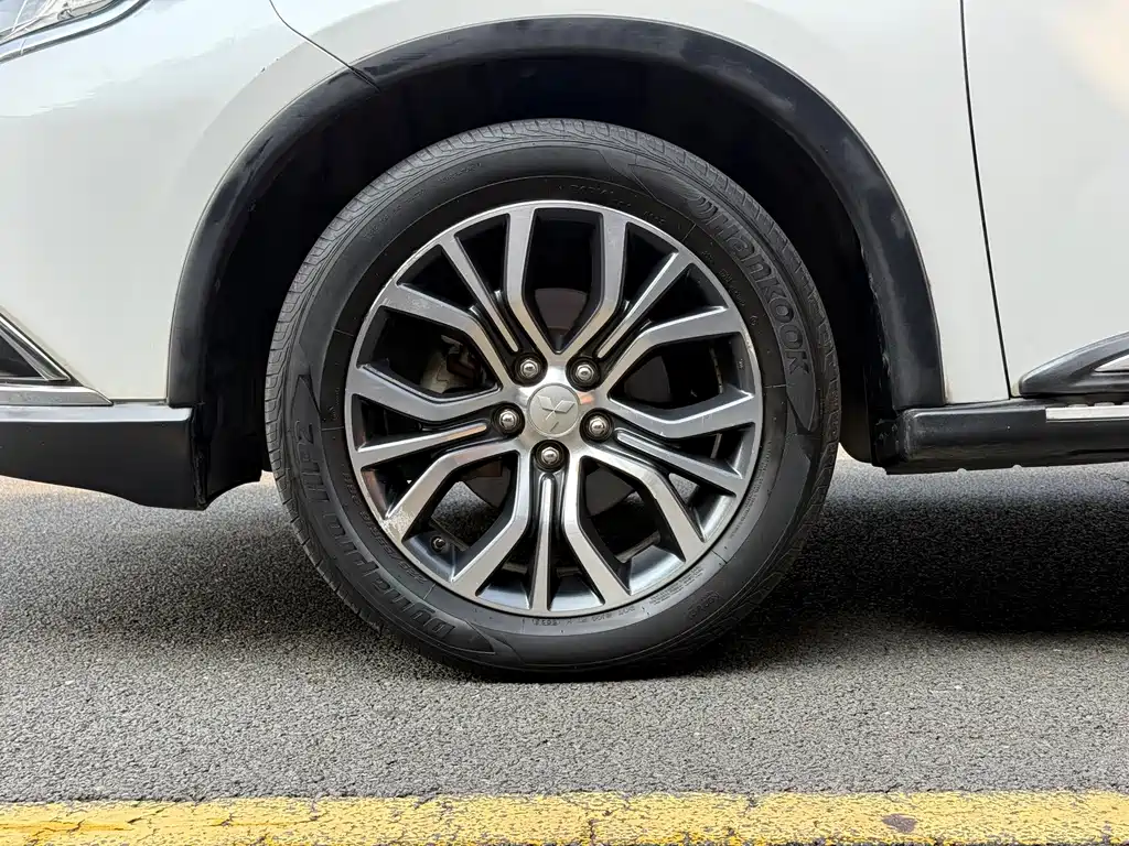 Mitsubishi Outlander — миниатюра 16