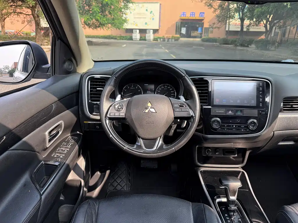 Mitsubishi Outlander — миниатюра 14