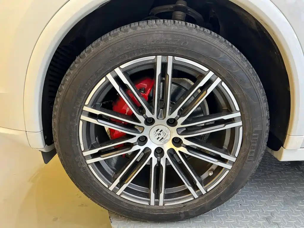 Porsche Cayenne — миниатюра 10