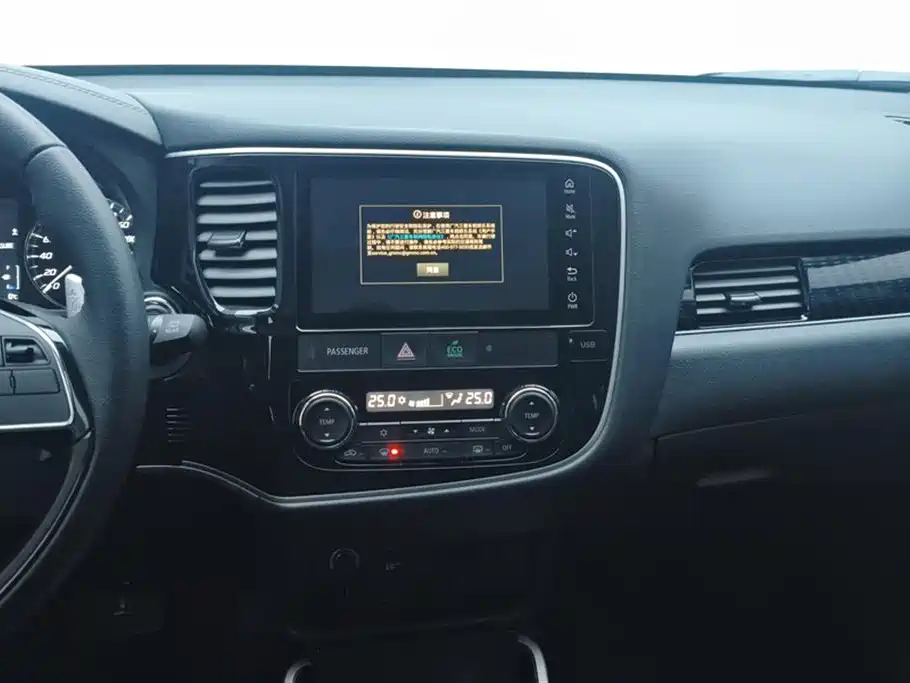 MITSUBISHI OUTLANDER