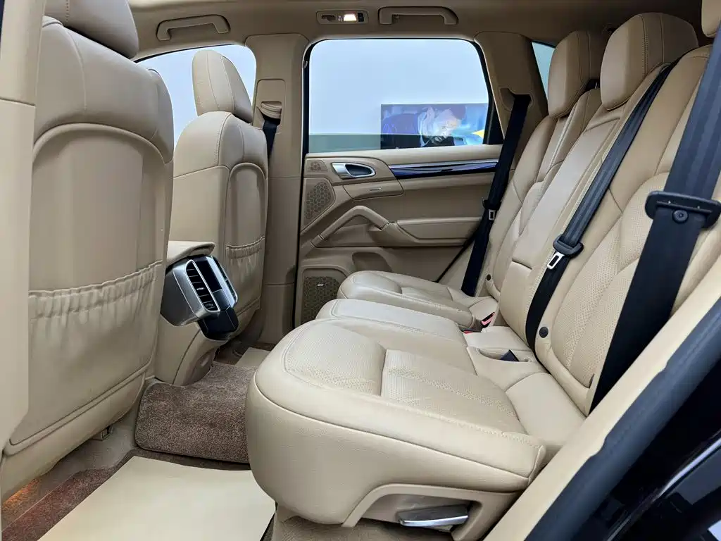Porsche Cayenne — миниатюра 21