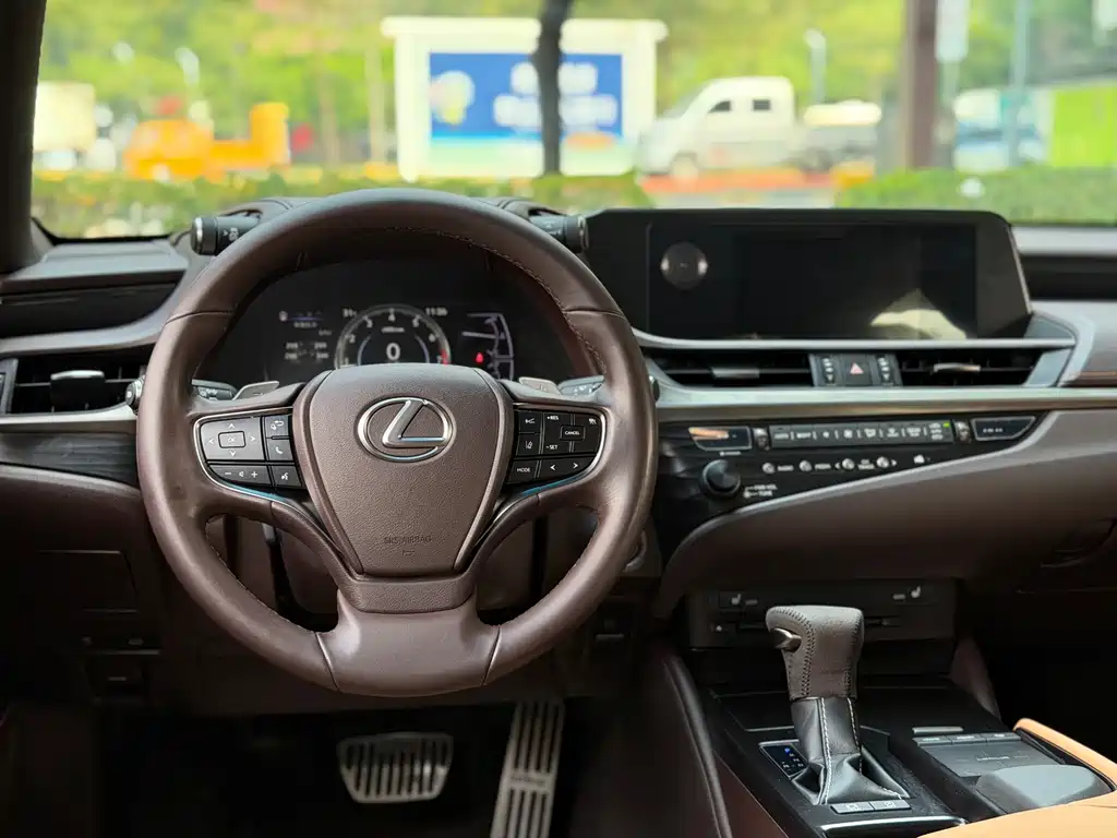 Lexus ES — миниатюра 6
