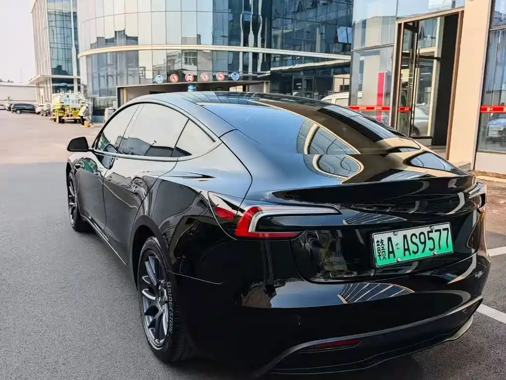 Tesla Model 3 — миниатюра 6