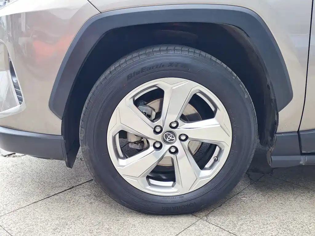 TOYOTA RAV4 RONGFANG