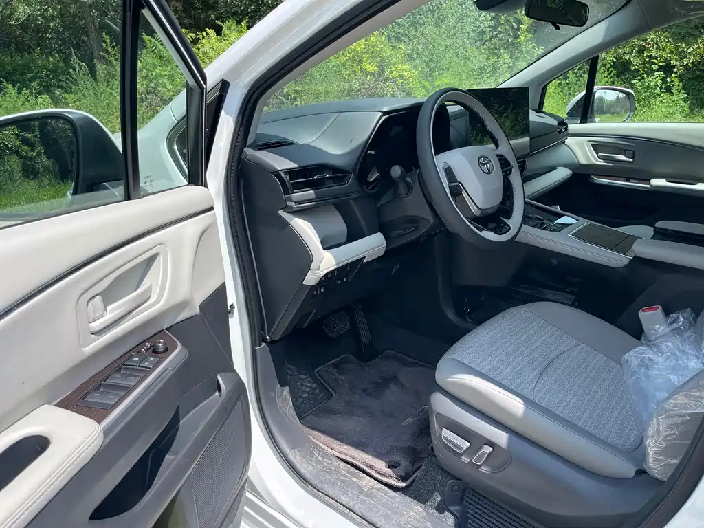 Toyota Sienna — миниатюра 4