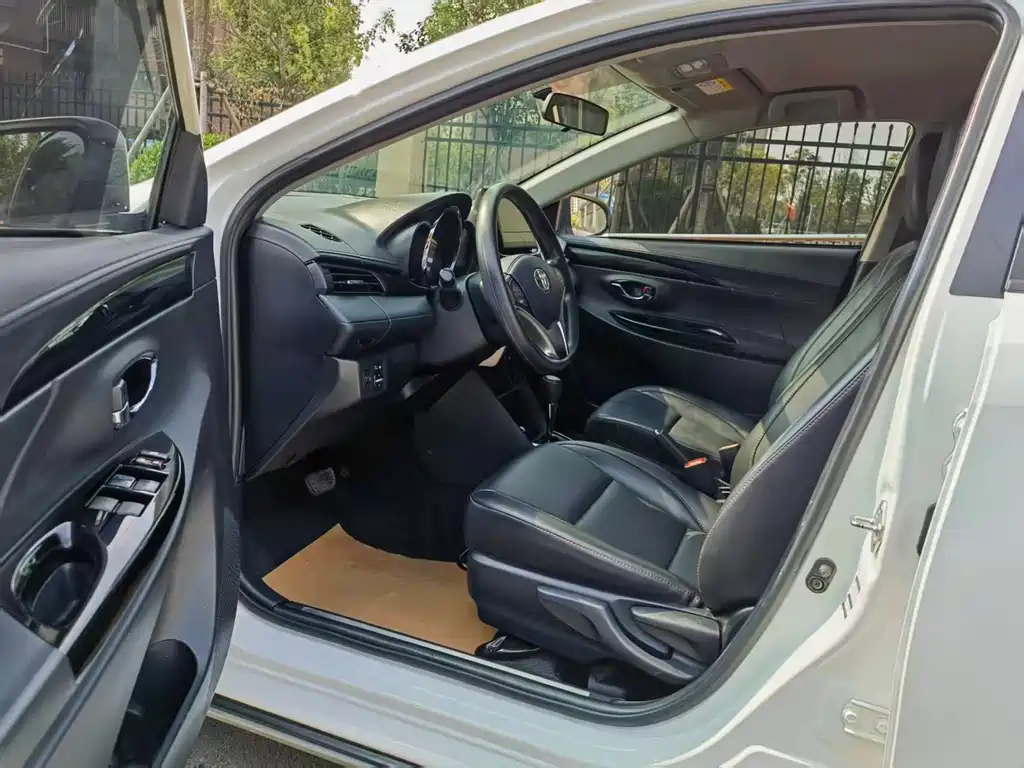 Toyota Yaris L — миниатюра 13
