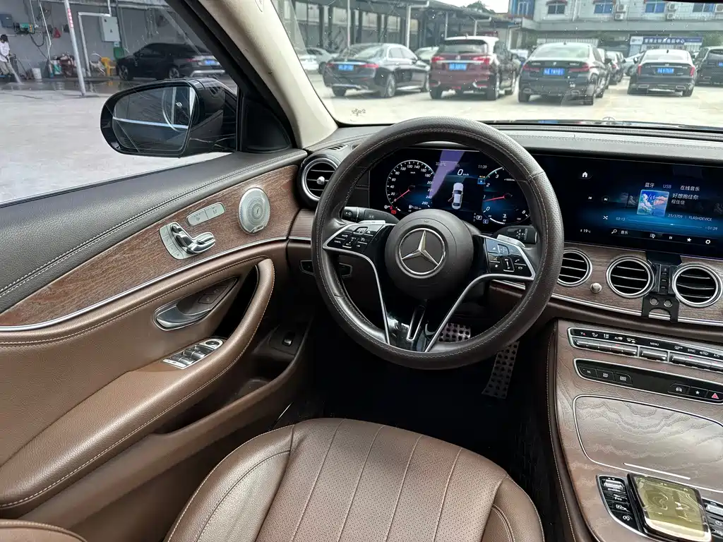 Mercedes-Benz E-Class — миниатюра 15