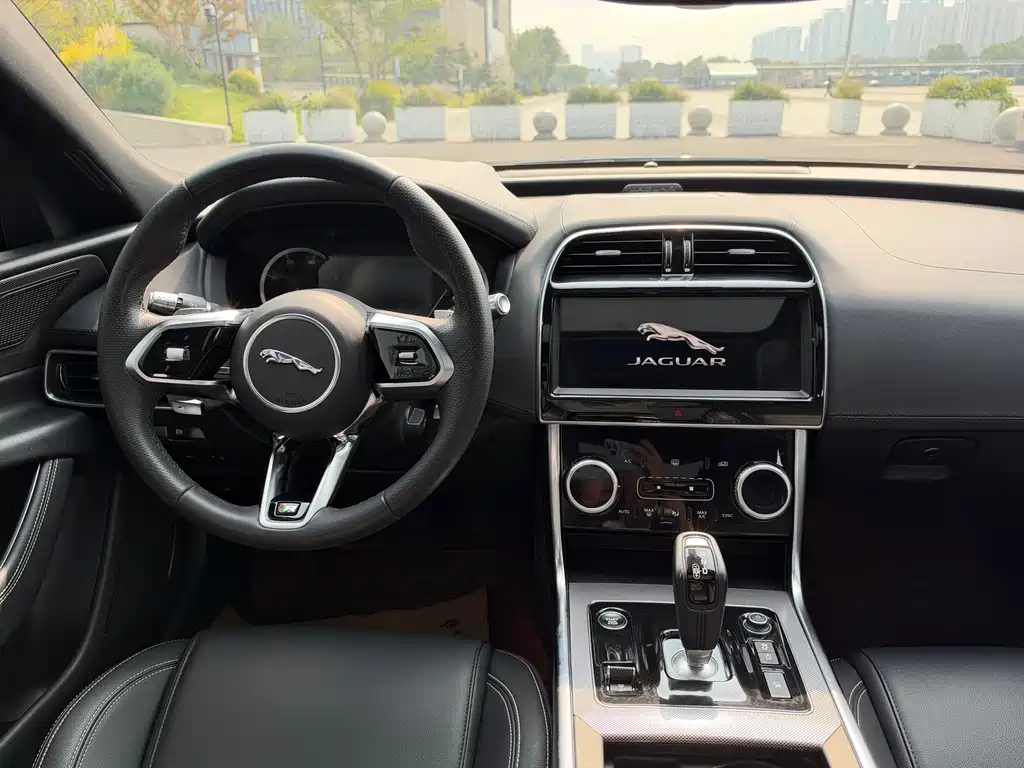Jaguar XEL — миниатюра 17