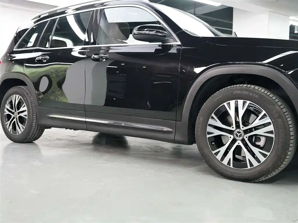 MERCEDES-BENZ GLB