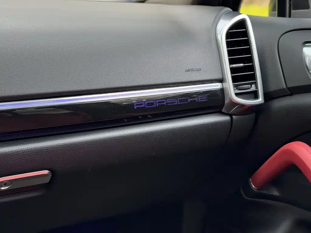 Porsche Cayenne — миниатюра 9