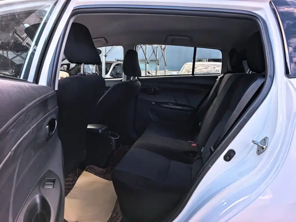 Toyota Yaris L — миниатюра 8