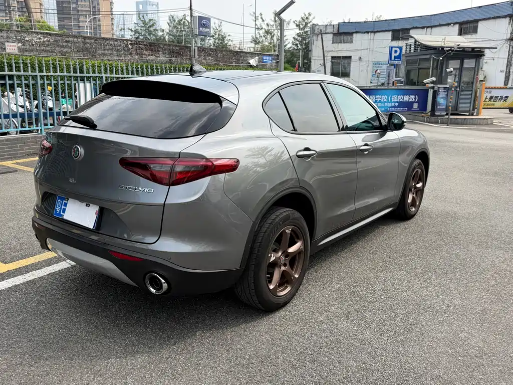Alfa Romeo Stelvio — миниатюра 5