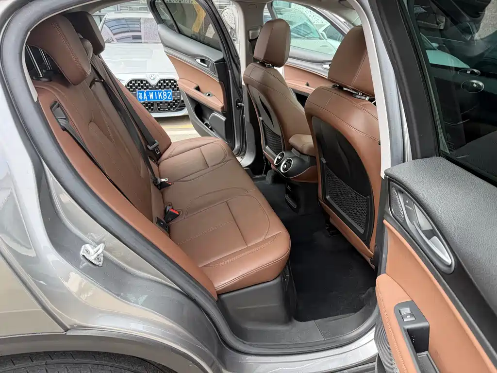 Alfa Romeo Stelvio — миниатюра 15